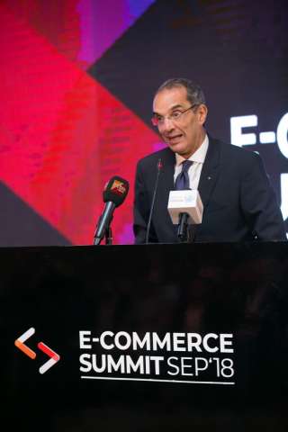 الدكتور عمرو طلعت وزير الاتصالات وتكنولوجيا المعلومات