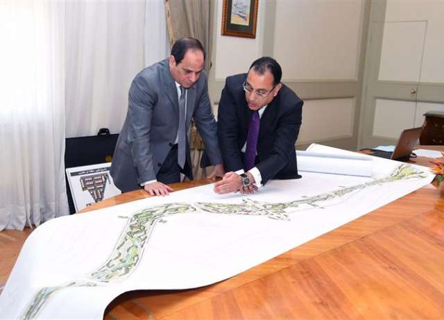 الرئيس عبد الفتاح السيسى مع المهندس مصطفى مدبولى وزير الإسكان
