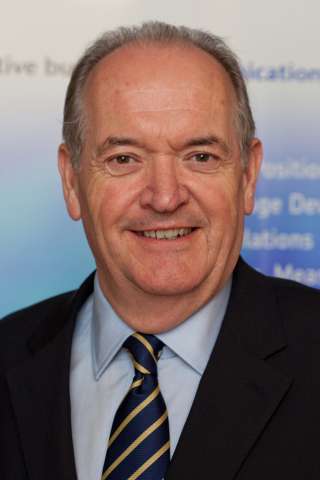 روبن بيكر، رئيس مجلس إدارة "يوروكوم ورلد وايد"