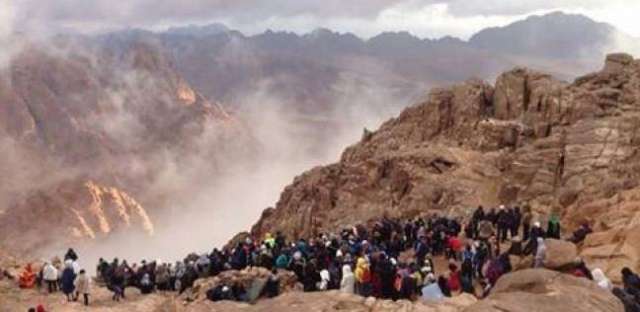 السائحين بجبل موسى