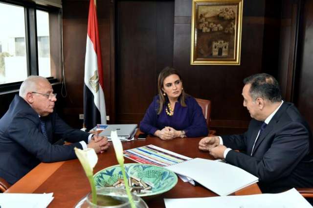 لقاء وزيرة الاستثمار مع منصور عامر ومحافظ بورسعيد