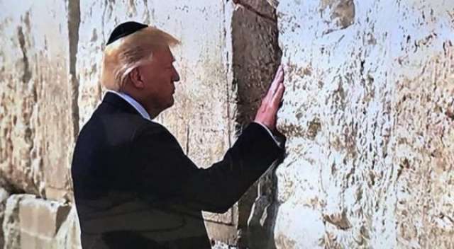 الرئيس الأمريكي دونالد ترامب أمام حائط المبكى