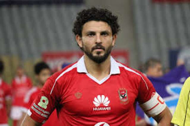 حسام غالي لاعب وسط الفريق الأول لكرة القدم بالنادي الأهلي