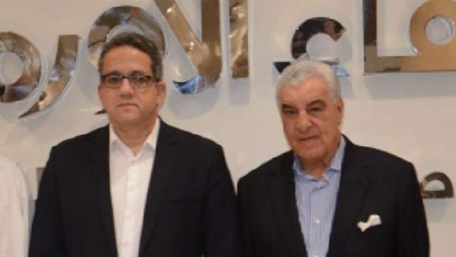 وزير الاثار خالد عنانى وزاهى حواس