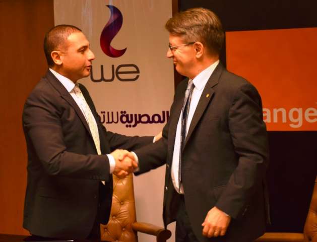 المهندس أحمد البحيري العضو المنتدب والرئيس التنفيذي للشركة المصرية للاتصالات و جان مارك هاريون، الرئيس التنفيذي لشركة اورنچ مصر