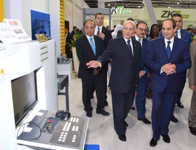 الرئيس السيسى يتفقد أجنحة معرض ومؤتمر كايرو أى سى تى