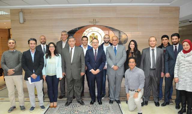 صورة تذكارية للقاء ممثلى شعبة الاقتصاد الرقمى مع المهندس ياسر القاضى وزير الاتصالات وتكنولوجيا المعلومات