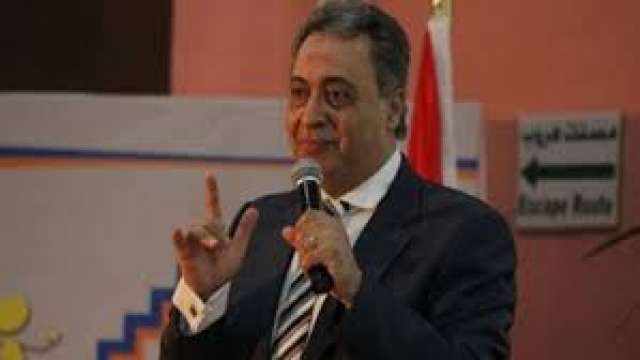 الدكتور أحمد عماد وزير الصحة