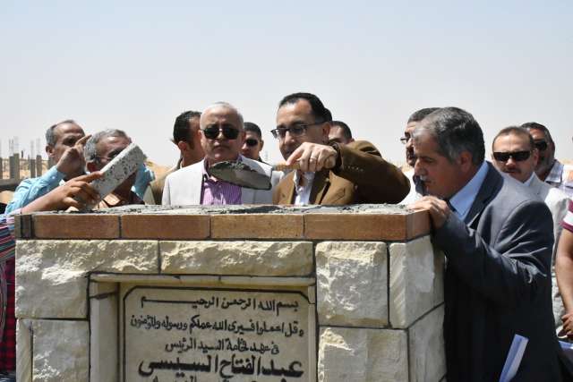 وزير الغسكان الدكتور مصطفى مدبولى يضع حجر أساس سوق الجملة بمدينة السادات