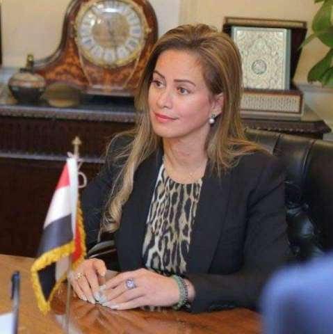 السيدة إيمان المطلق عضو مجلس إدارة مجموعة انجوت المالية