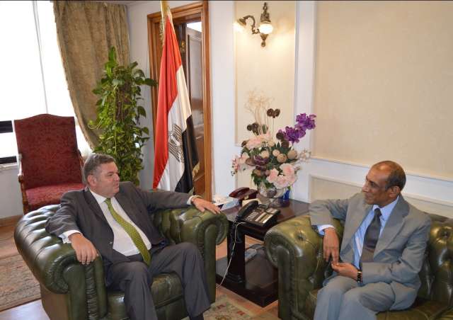سفير الهند ووزير قطاع الأعمال