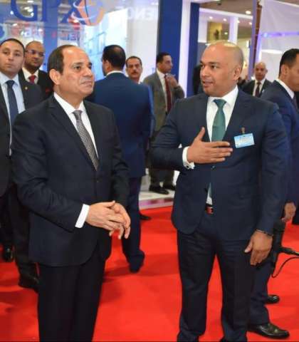 الرئيس عبد الفتاح السيسي رئيس الجمهورية يتفقد جناح اتصالات مصر بمعرض Cairo ICT برفقة المهندس حازم متولي الرئيس التنفيذي لشركة اتصالات مصر