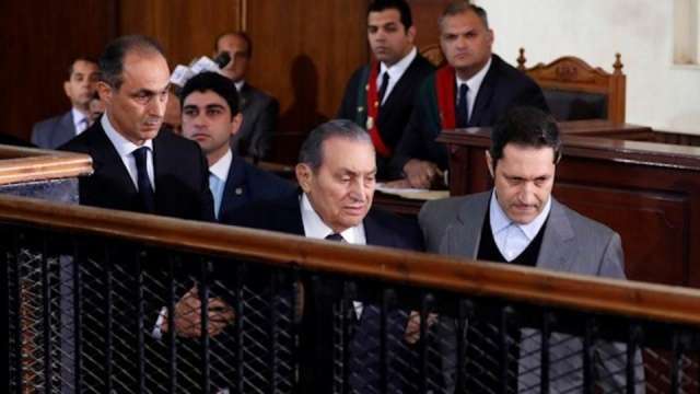 الرئيس الأسبق محمد حسنى مبارك خلال إدلائه بشهادته فى قضية إقتحام السجون الشرقية