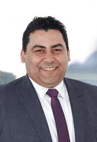 المهندس عادل حامد الرئيس التنفيذي للشركة المصرية للاتصالات