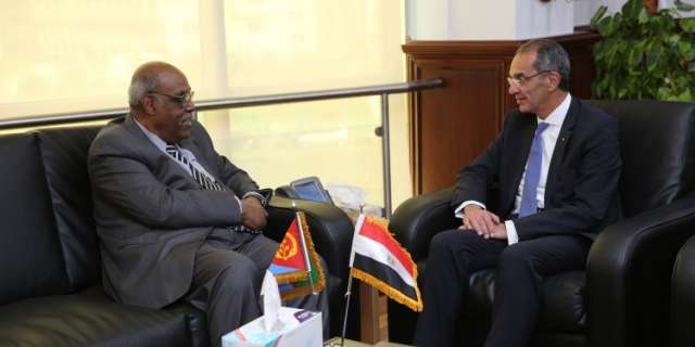 الدكتور عمرو طلعت وزير الاتصالات وتكنولوجيا المعلومات مع سفير اريتريا