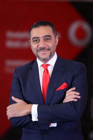 أيمن عصام رئيس قطاع العلاقات الخارجية والشئون القانونية لفودافون مصر
