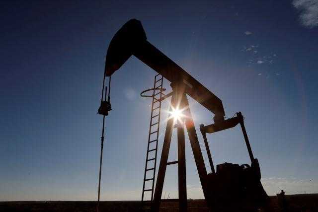 النفط يواصل خسائره بفعل مخاوف ضعف الطلب العالمي