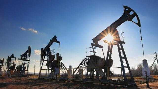 انخفاض أسعار النفط وسط مخاوف الطلب جراء جائحة كورونا