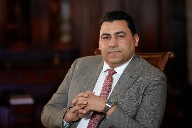 المهندس عادل حامد الرئيس التنفيذي للشركة المصرية للاتصالات 