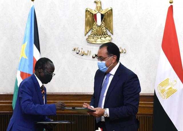 ” مدبولى ” نائب رئيس جنوب السودان يشهدان التوقيع على وثائق لتعزيز التعاون المشترك بين البلدين