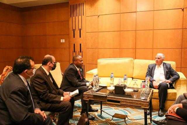 وزير الري يلتقى وزراء المياه بدول العراق وجنوب السودان وأوغندا وبوروندى