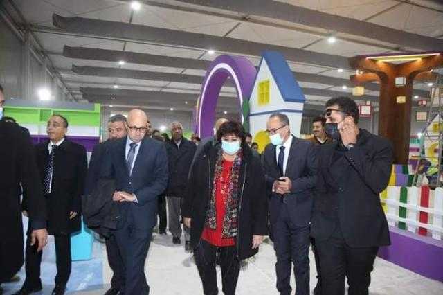 وزيرة الثقافة تتفقد تجهيزات الجناح المخصص للطفل بالدورة 53 لمعرض القاهرة الدولي للكتاب