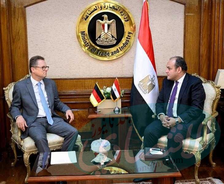 وزير التجارة والصناعة :  ندعو شركات السيارات الالمانية للاستثمار في مجال السيارات الصديقة للبيئة