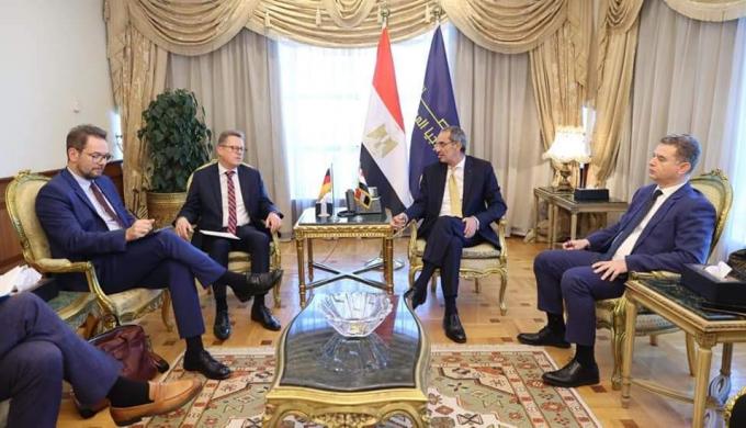 ” طلعت ” يبحث مع السفير الألماني إعداد الكوادر الشابة الرقمية في مجالات الاتصالات وتكنولوجيا المعلومات