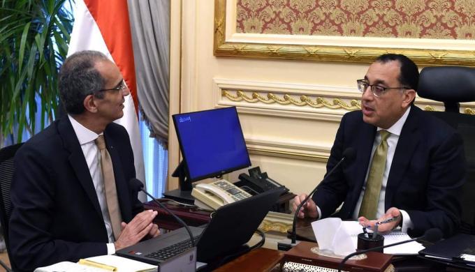 وزير الاتصالات يقترح إنشاء مدينة تعليمية افتراضية بمشروع ” مصر الرقمية ”