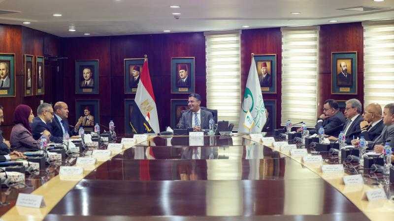 رئيس البريد يستقبل المشرف العام على جائرة مصر للتميز الحكومي والمنسق العام للمبادرة الوطنية للمشروعات الخضراء الذكية