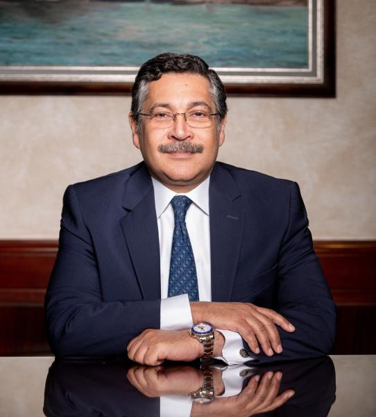 حسن غانم رئيس مجلس الإدارة والرئيس التنفيذي لبنك التعمير والإسكان