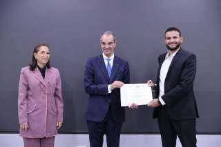 وزير الاتصالات يشهد فعاليات تخريج الدفعة الأولى من برنامج بناء القدرات فى تطوير البرمجيات المدمجة للسيارات