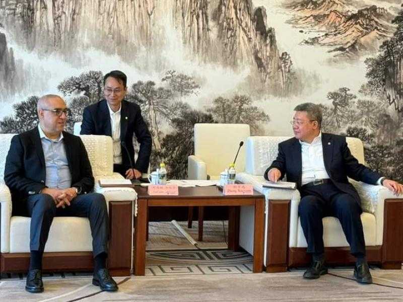 وزير الاسكان يبحث مع رئيس شركة  ”CSCEC” الصينية موقف المشروعات المشتركة