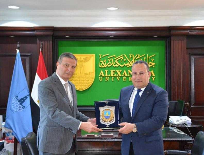 رئيس البنك الزراعي المصري يبحث مع رئيس جامعة الاسكندرية تعزيز التعاون في مجالات التنمية الزراعية