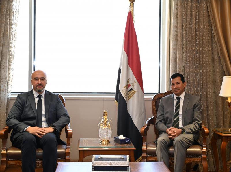وزير الشباب والرياضة يلتقي رئيس مجلس إدارة شركة أليانز مصر