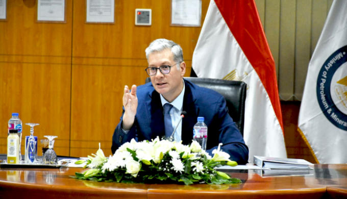 كريم بدوى :  إنهاء وتسوية مستحقات شركاء الاستثمار في إنتاج البترول والغاز بنهاية يونيو المقبل