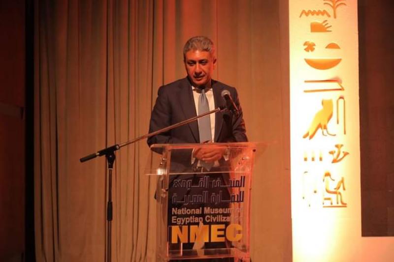 وزير السياحة والآثار 