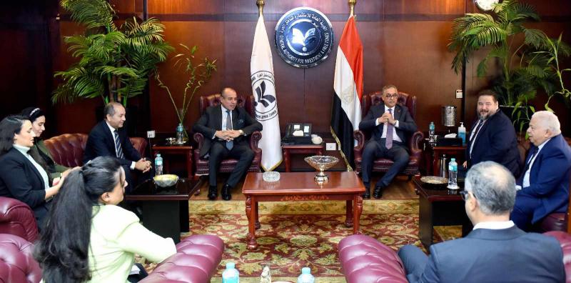 رئيس هيئة الاستثمار ووفد شركة هينفرا البولندية