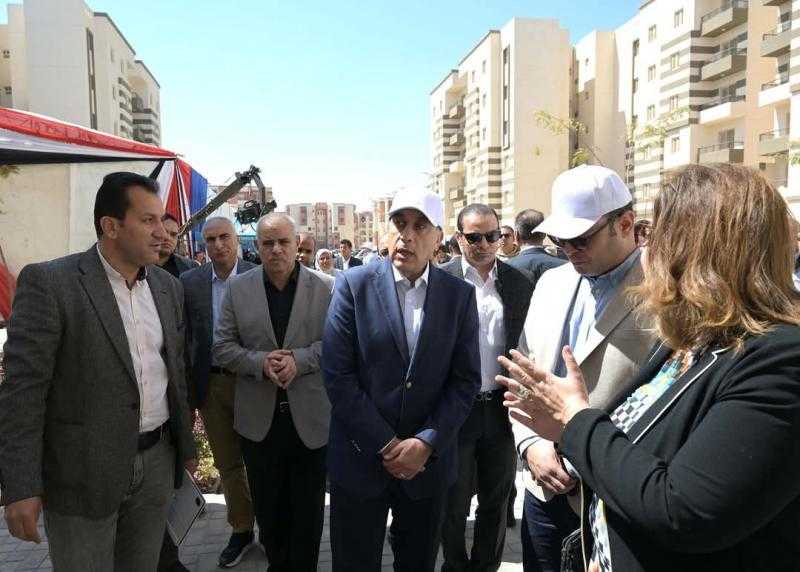 رئيس الوزراء يسلم عقود وحدات سكنية ضمن المبادرة الرئاسية ”سكن لكل المصريين” لمنخفضي ومتوسطي الدخل