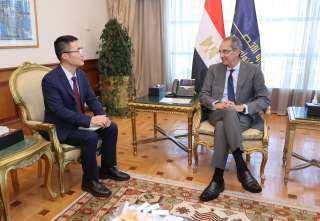 وزير الاتصالات يلتقى الرئيس التنفيذى الجديد لشركة هواوى مصر