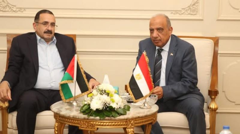  الدكتور محمود عصمت وزير الكهرباء والطاقة المتجددة