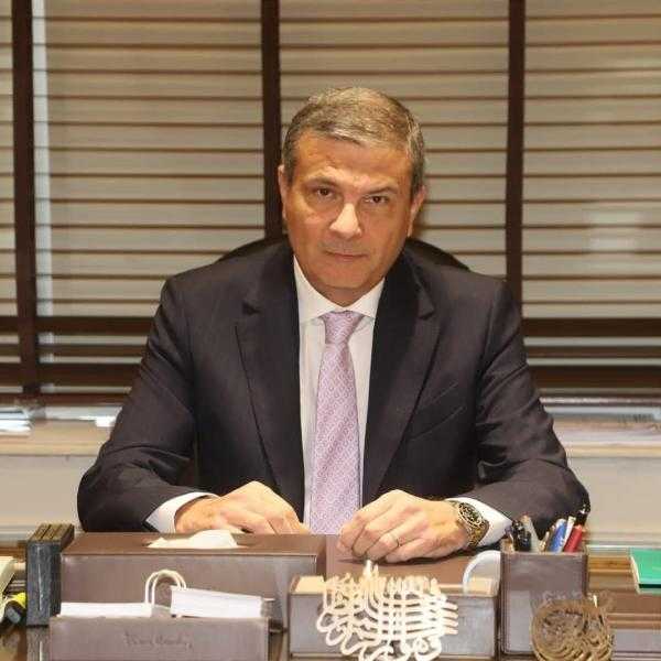 وزير الزراعة يستعرض مع رئيس ”الخدمات البيطرية” الخطط الاحترازية لحماية الثروة الحيوانية من الأمراض العابرة للحدود