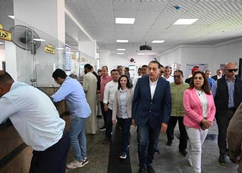 رئيس الوزراء يتفقد المركز التكنولوجي لخدمة المواطنين بزاوية صقر ضمن مشروعات ”حياة كريمة ”