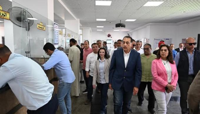 مواطن لرئيس الوزراء :  بنتى اتعمت بعد ما ضربها طفل على راسها وهما بيلعبوا