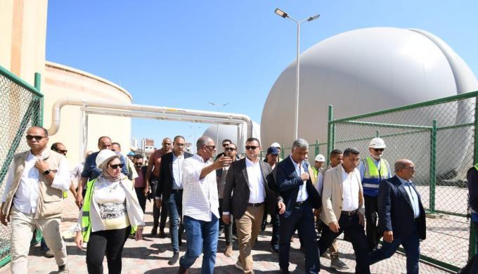 وزير الإسكان يتفقد محطة التنقية الشرقية لمعالجة الصرف الصحي بمحافظة الإسكندرية