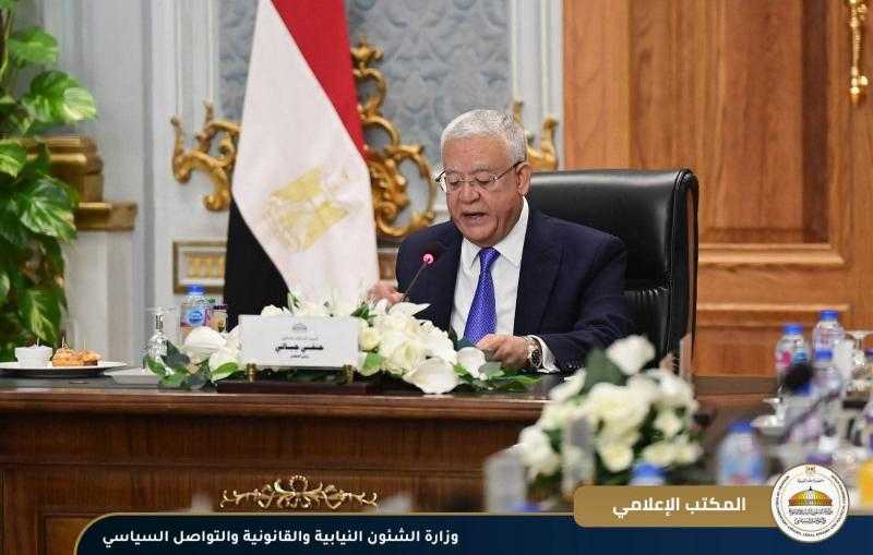 رئيس مجلس النواب يقدم الشكر لوزير الشؤون النيابية والقانونية على حضوره الدائم وتفاعله ودعمه لرؤية المجلس في العديد من المواقف