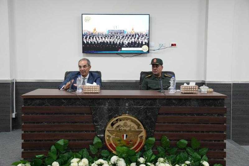 وزير الاتصالات يلتقى بالمتقدمين للإلتحاق بمبادرة ” الرواد الرقميون” فى بداية إختبارات القبول