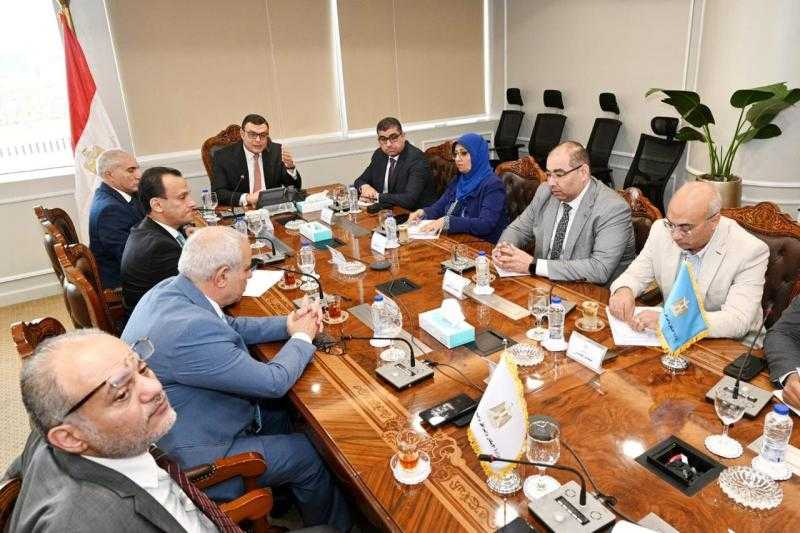 وزير الإسكان يعقد اجتماعًا مع مسئولي شركة ”توريك” للتطوير العقاري لمتابعة مشروعات الشراكة والمبيعات والتسويق