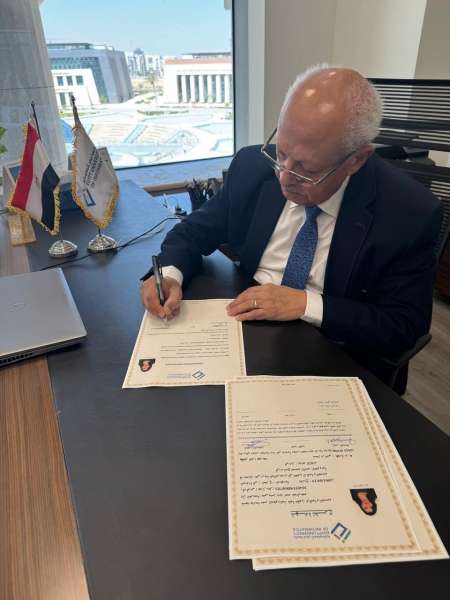  الدكتور أحمد حمد القائم بأعمال رئيس جامعة مصر للمعلوماتية 