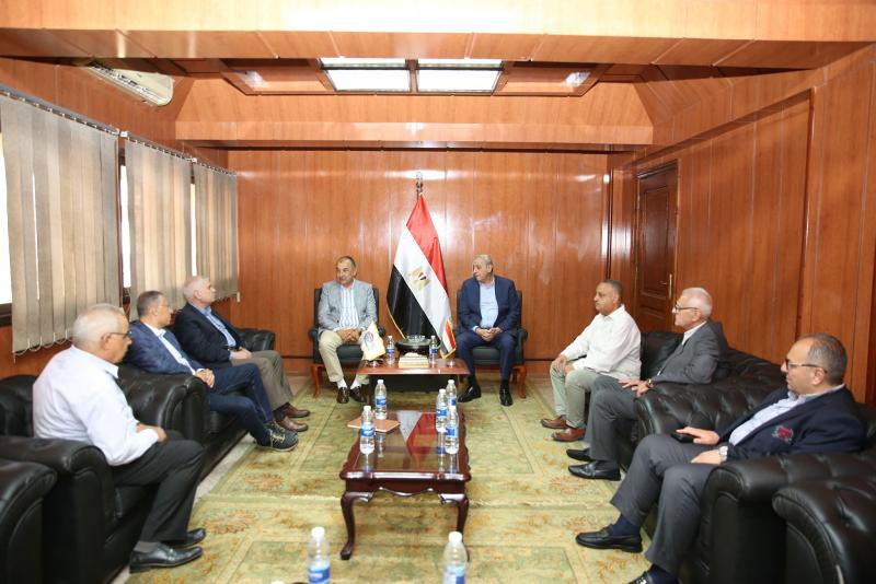وزير قطاع الأعمال مع محافظ الغربية و بعض اعضاء مجلس النواب